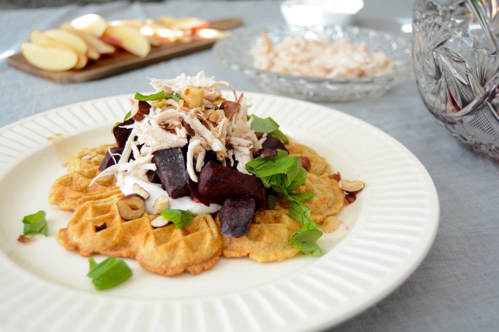 Revet kylling.rødbeter, hasselnøtter