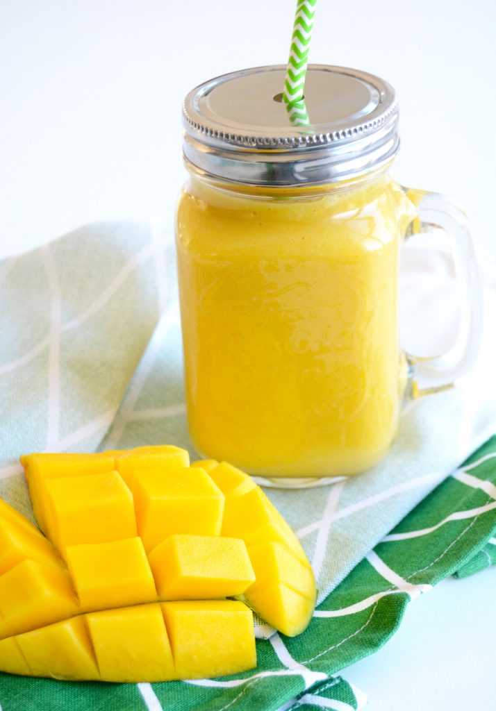 Mangosmoothoe med mandelmelk