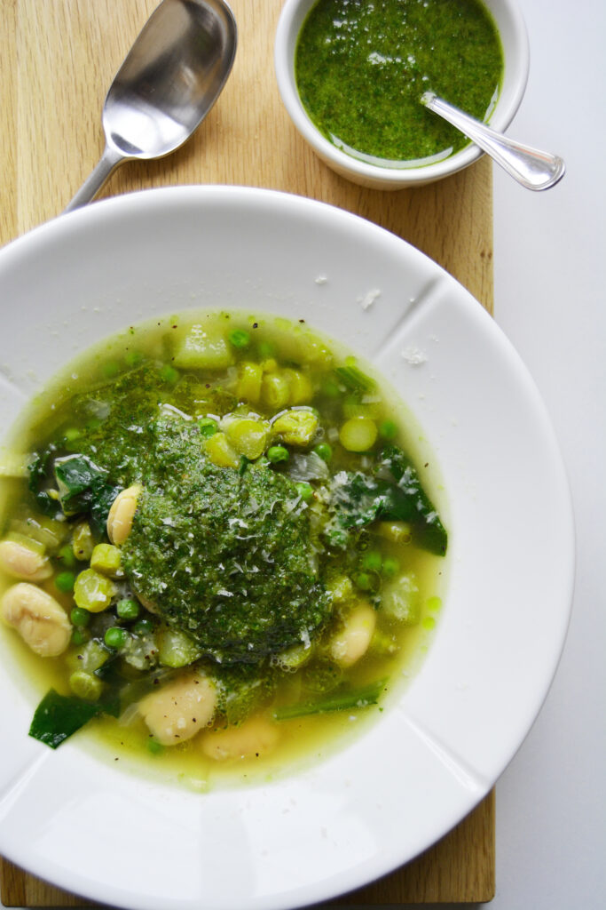 Grønn minestrone med urtepesto